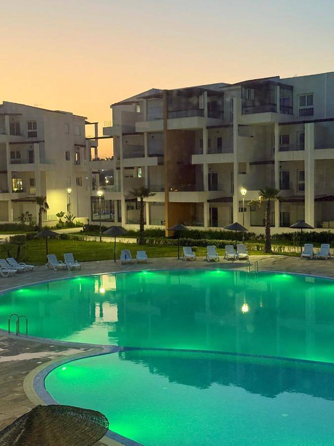 Apartamento de vacaciones para 6 personas, con terraza y vistas además de piscina y piscina para niños - 1
