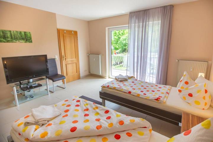 Ferienwohnung für 4 Personen, mit Ausblick und Garten in Wolf - 3