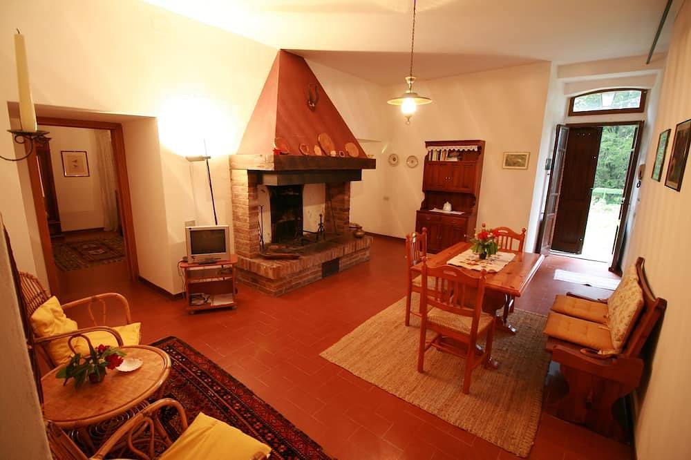 Ganze Wohnung, Liebevoll gepflegtes Bauernhaus, La Terrazza (2P), 360° Panoramablick in Alberi, Florenz Provinz