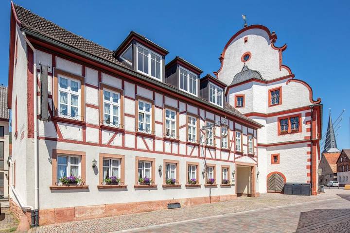 Hotel, mit Terrasse und Garten in Bürgstadt