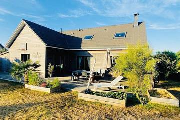 Location de vacances pour 6 personnes, avec terrasse et jardin à Longueil (homonymie)