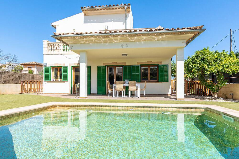 Modern holiday home with pool in the heart of Porreres. in Porreres, South Majorca