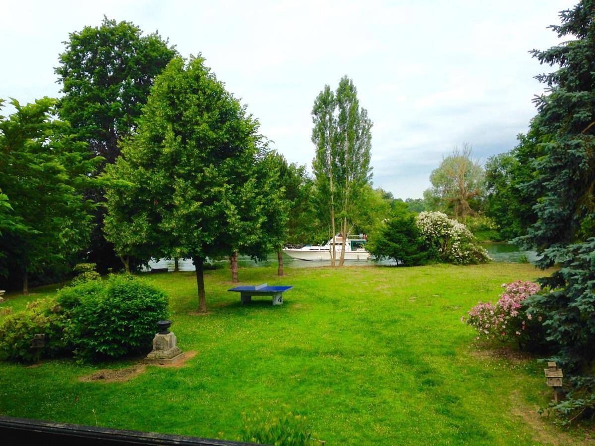 Five-Bedroom House in Connelles, Région de Les Andelys