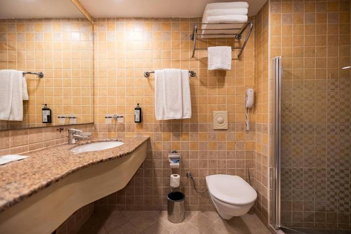 Station pour 3 personnes, avec sauna ainsi que piscine et jardin, animaux acceptés dans Province d'Antalya - 3