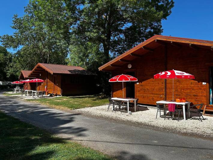 Location de vacances pour 4 personnes, avec piscine ainsi que bassin pour enfant et terrasse à Arces - 2