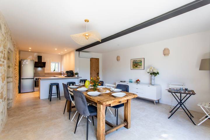 Ferienhaus für 8 Personen mit Whirlpool in Saint-Étienne-du-Grès, Arles und Umgebung