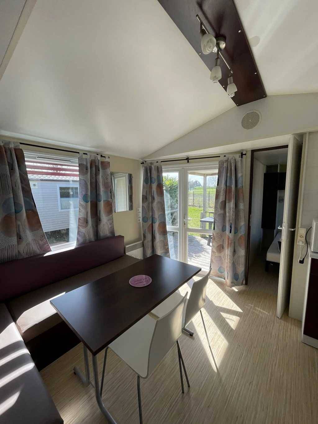 Zecamping 3* piscine 4km plage animaux acceptés sauna locatif Tv 26m2 in Arvert, Côte de Beauté