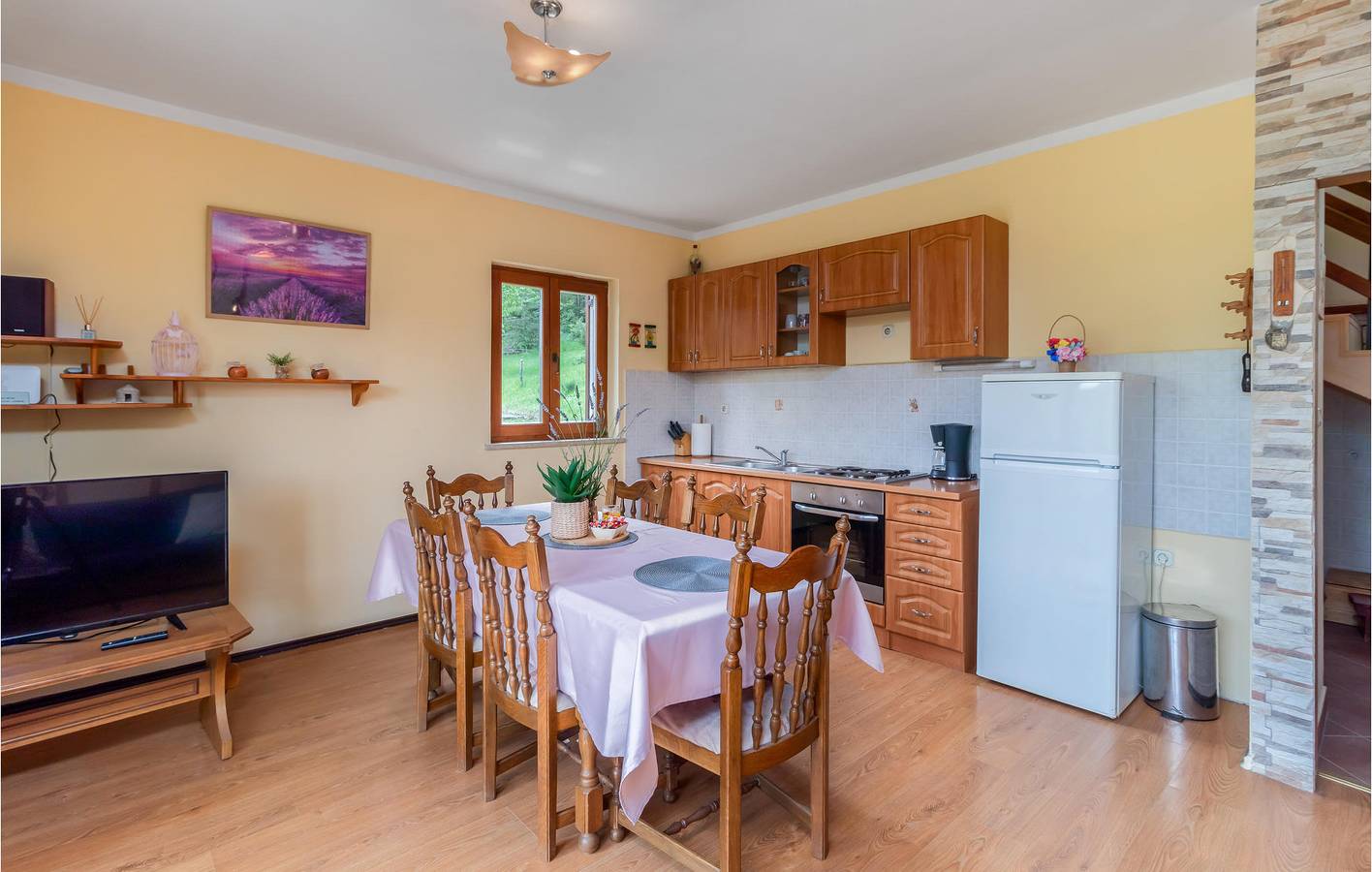 Gemütliche 1-Zimmer-Wohnung mit Terrasse und Parkplatz in Delnice, Primorje-Gorski Kotar