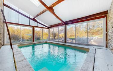 Maison de vacances pour 15 personnes, avec terrasse et jardin ainsi que jacuzzi et sauna, animaux acceptés dans la Creuse