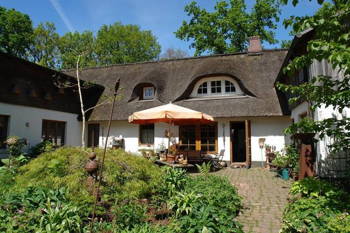 Ferienwohnung für 2 Personen, mit Garten und Seeblick sowie Ausblick