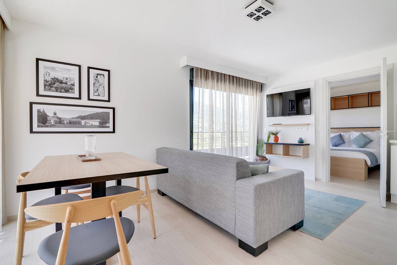 Appartement entier, Penthouse premium for 4 people with 2 double beds in Vence, Côte méditerranéenne (France)