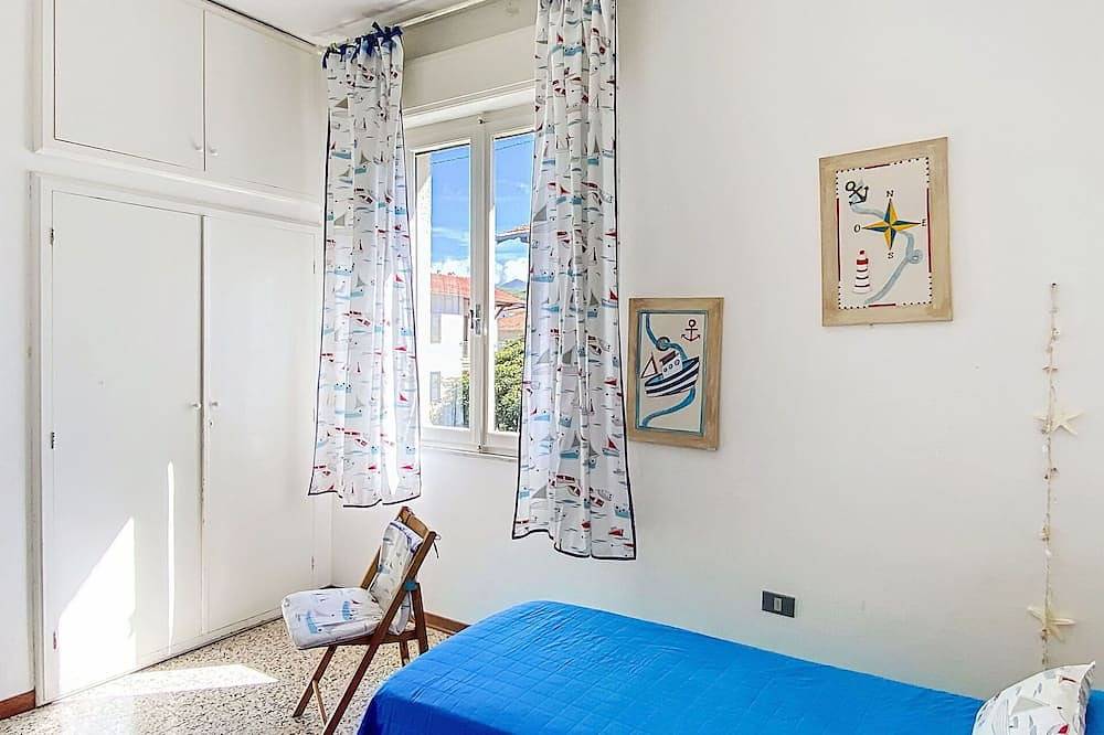 Entire apartment, Lovely apartment for 6 guests with Wifi, Tv, balcony and panoramic view in Castiglioncello, Rosignano Marittimo