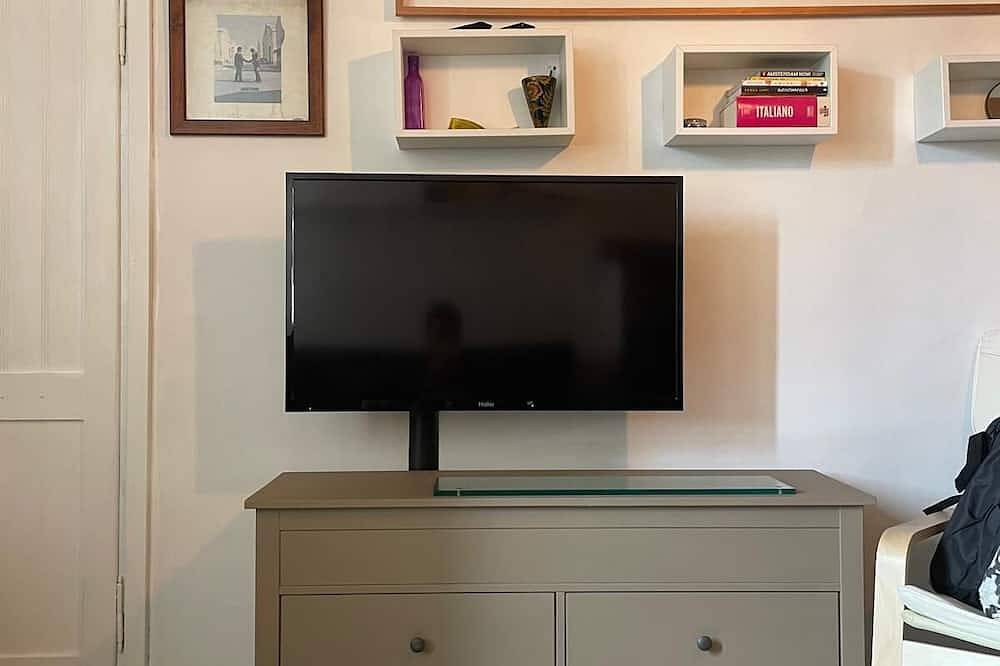 Entire apartment, Garden's House in Marta, Lake Bolsena