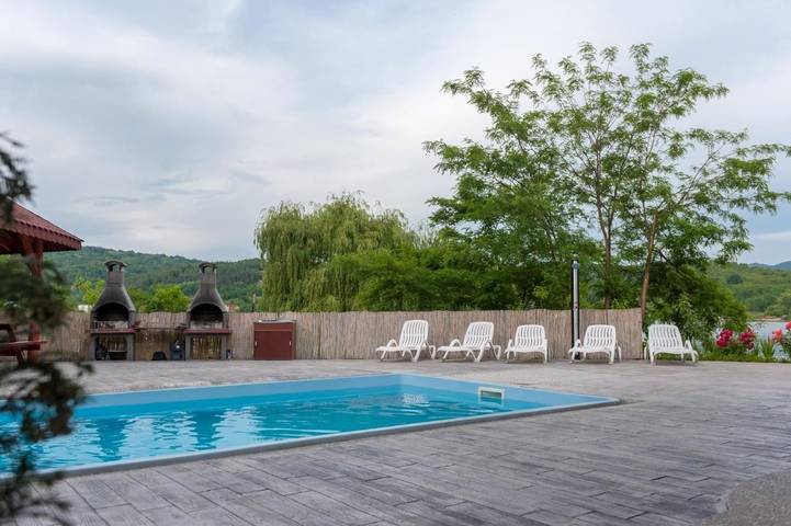 Villa pour 10 personnes, avec jardin ainsi que piscine et jacuzzi en Roumanie - 4