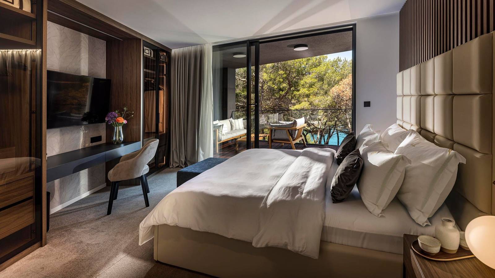 Villa Contessa - Una delle prime 200 ville di lusso al mondo, con piscina a sfioro, fronte mare, vista mare, adatta alle famiglie, con stile in Lussinpiccolo, Lussino