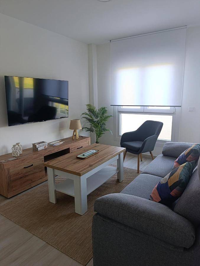 Apartamento de vacaciones para 6 personas, con vistas además de terraza y jardín - 1