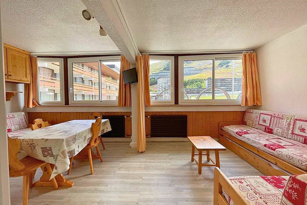 Entire apartment, Les Menuires Studio for 4 pers, pets allowed and ski locker in Les Menuires, Saint-Martin-de-Belleville