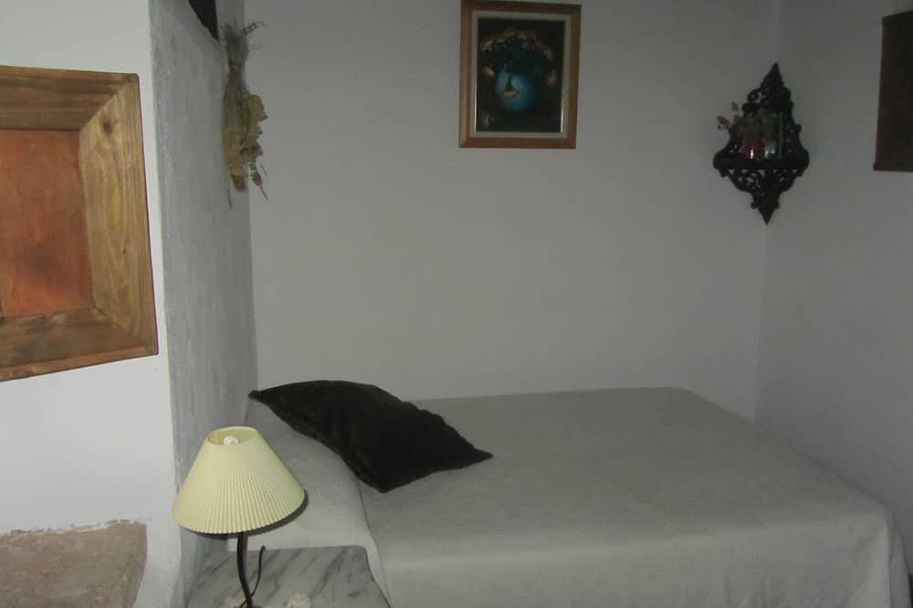 Beautiful house to disconnect, lonely and idyllic place, lots of peace and silence in Ezcaray, La Rioja Province