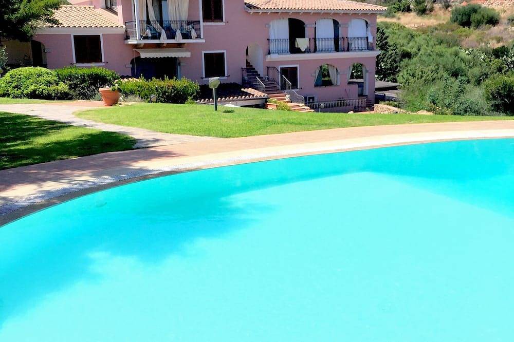 Ganze Wohnung, Nr. 6.Free Wifi, Pool. Panoramablick auf das Meer, 5 Minuten vom Strand entfernt in Lu Fraili di Sopra, San Teodoro