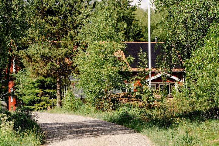 Hel lägenhet, Mistel Holiday Apartment in Värmland Nature Retreat near Lake Sauna Hot Tub in Värmland