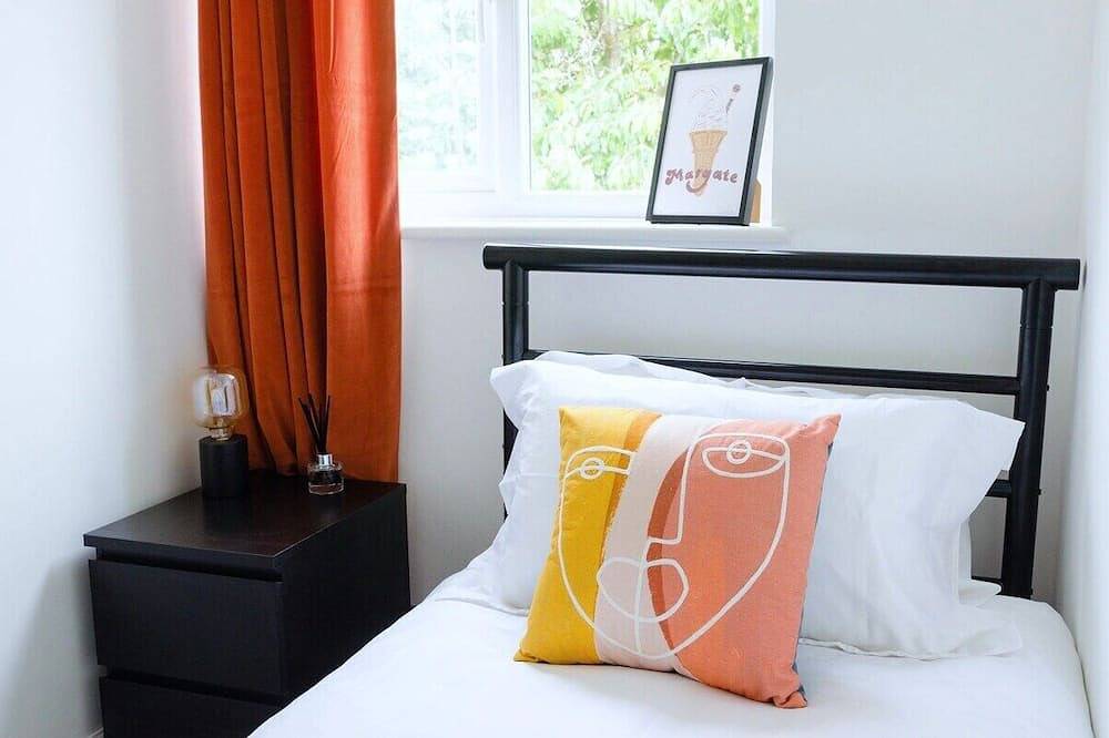 Chic Beach Getaway (sleeps 6) - 4 mins to beach in Botany Bay, Kent