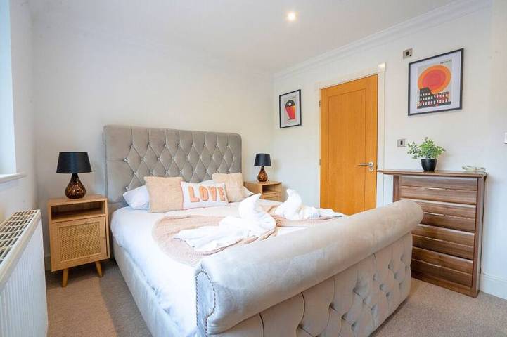 Apartment for 12 people in Solihull