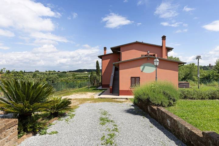 Hel enrumslägenhet, Studio Apartment 'Numero 2' with Shared Garden and Air Conditioning in Montopoli in Val d'Arno, Pisa provins