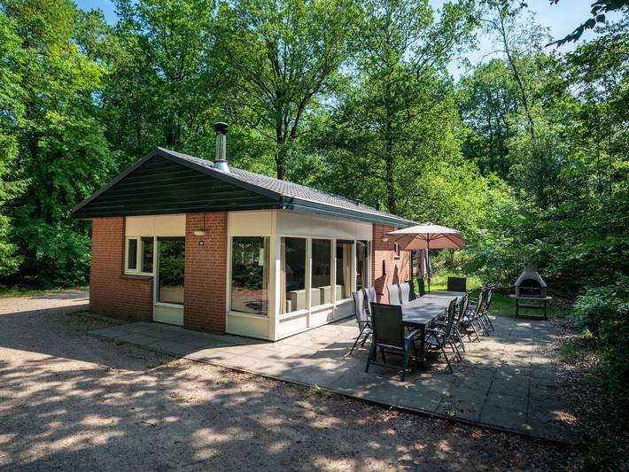 Bungalow voor 18 personen, met terras en balkon/terras in Hoenderloo