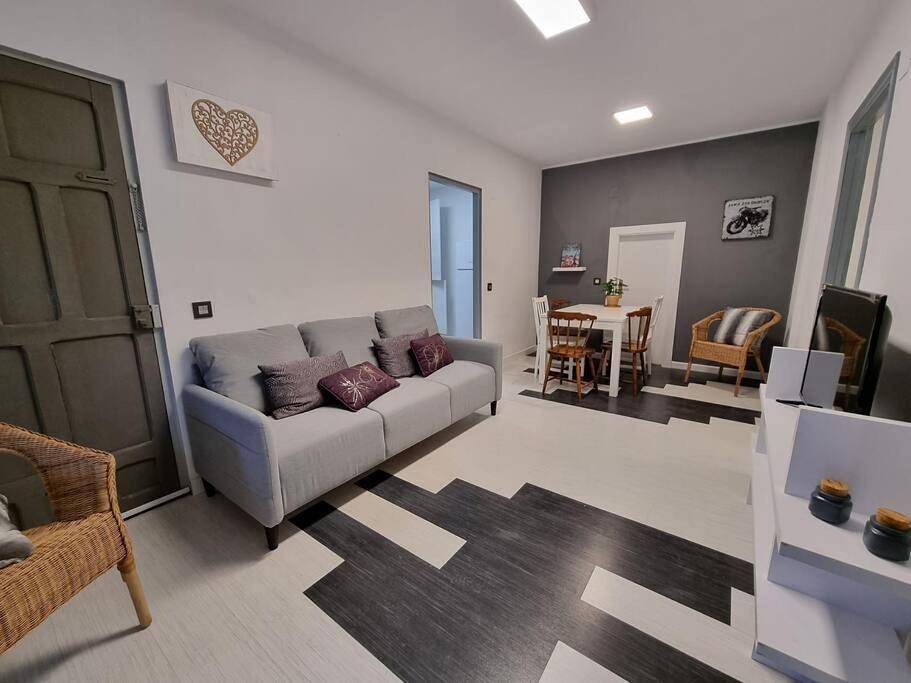 Apartamento entero, Three-Bedroom Apartment in Cabañaquinta, Aller