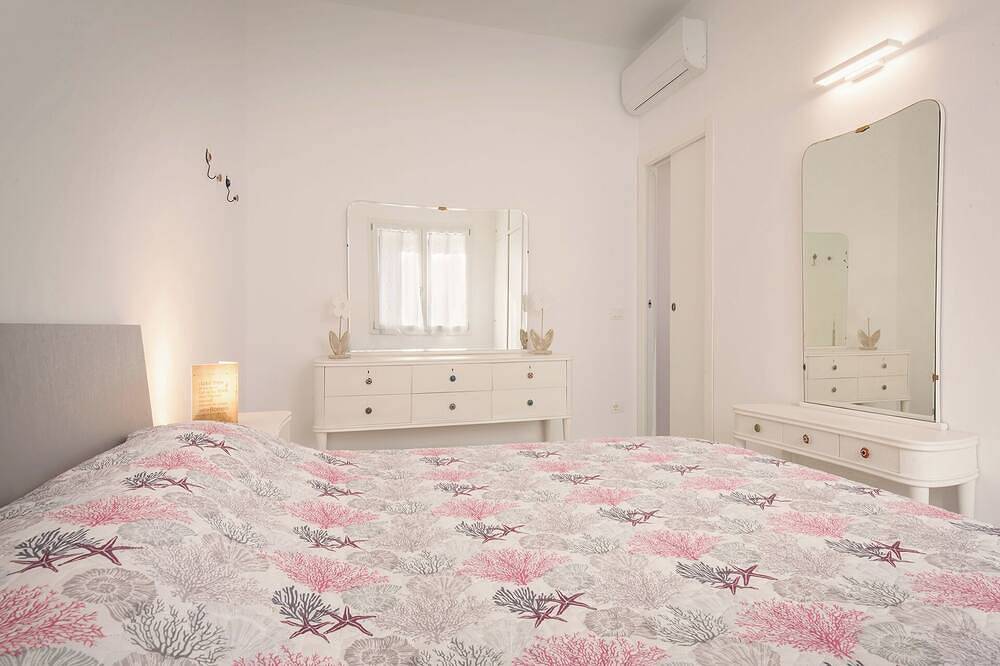 Ganze Wohnung, Villa Malù - Apt Mara Pool- und Seeblick in Torri del Benaco, Gardasee-Berge