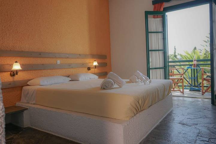 Hôtel pour 2 personnes, avec piscine dans Égine - 3