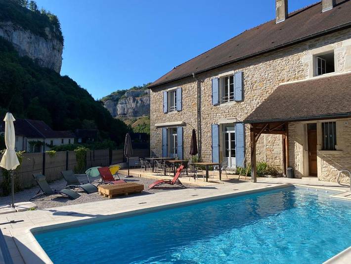 Location de vacances pour 2 personnes, avec Terrasse et Jardin ainsi que Piscine et Vue à Baume-les-Messieurs - 2