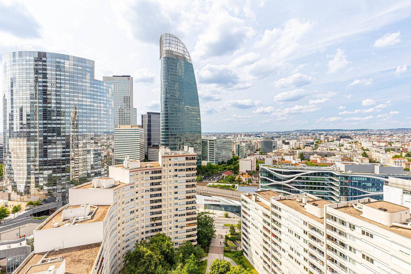 Apartamento entero, Guestready - Sky-high serenity steps from Paris in Courbevoie, Altos del Sena