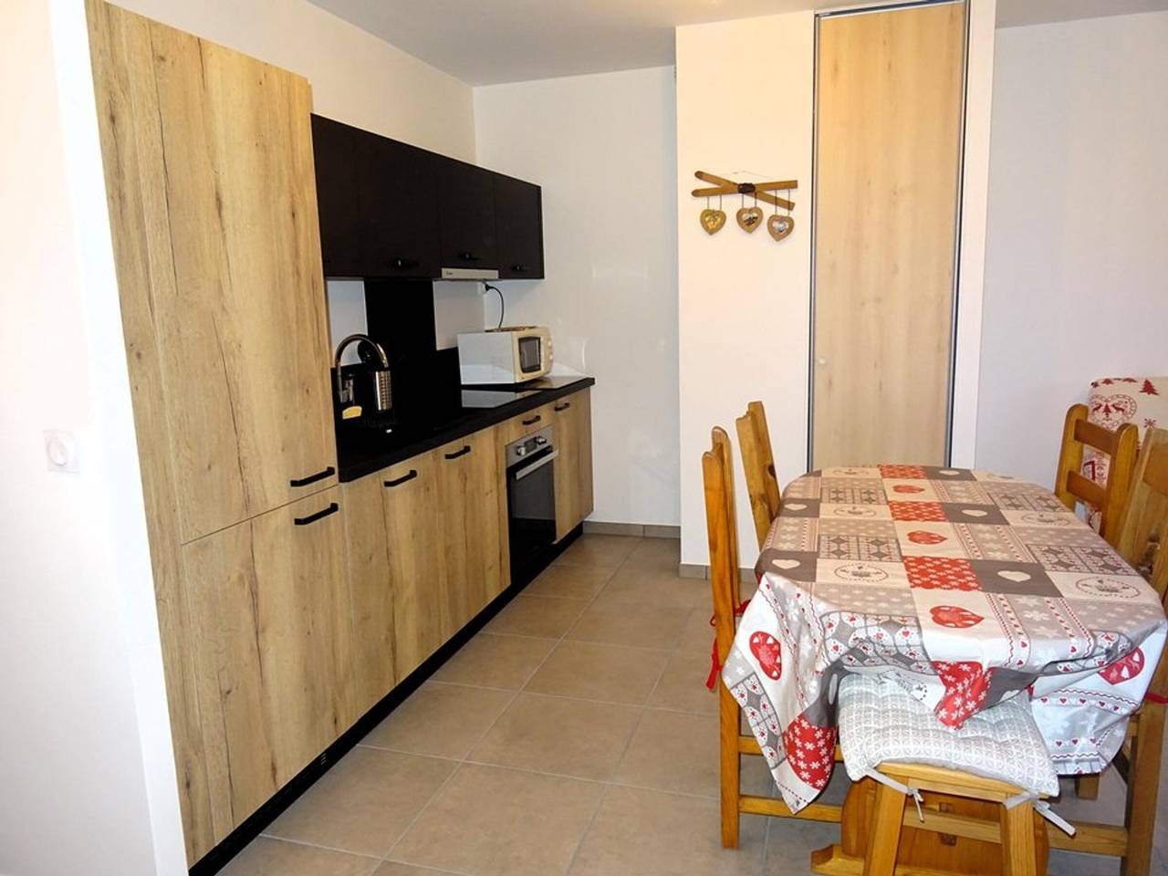 Entire apartment, Spacious 42m² apartment, 1 bedroom, balcony in St Jean d'Aulps center in Saint-Jean-d'Aulps, Les Portes du Soleil