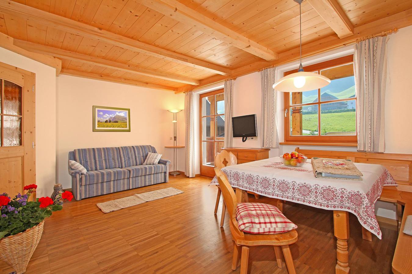 Apartamento entero, Apartamento 'Niglutsch - Puflatsch' con vistas a la montaña, balcón y Wi-Fi in Tiosels, Castelrotto