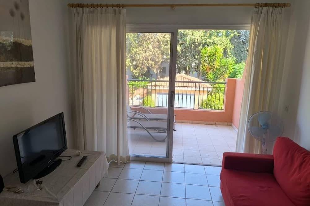 Ganze Wohnung, Limnaria gardens kato Paphos 8042 spacious big pools and jacuzzi big veranda in Paphos, Südzypern