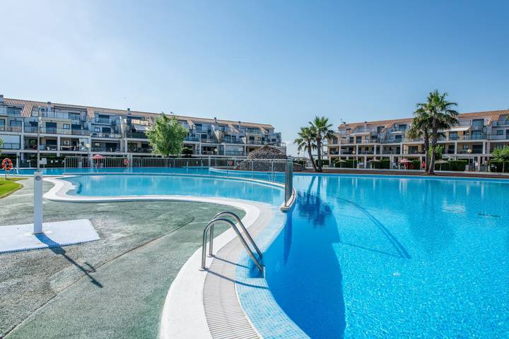Apartamento para 4 personas, con Balcón además de Jardín y Piscina para niños en San Jorge