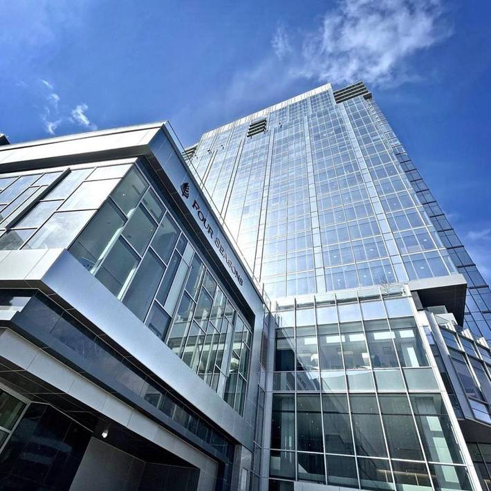 Hôtel pour 4 personnes, avec terrasse et sauna ainsi que piscine et vue, adapté aux familles