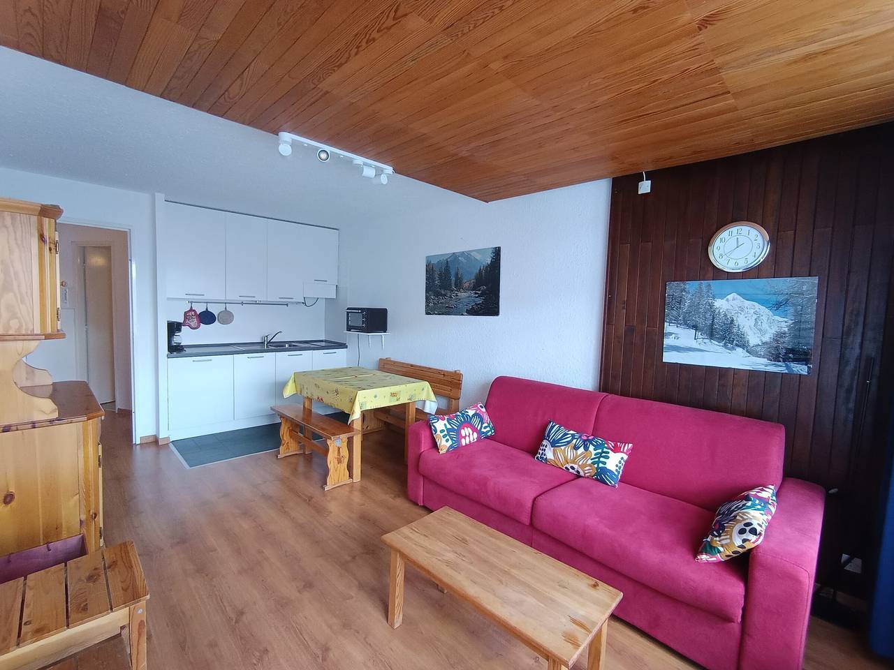 Appartement entier, Appartement 4 pers, proche pistes et commerces, parking in Montgenèvre, Région de Briançon