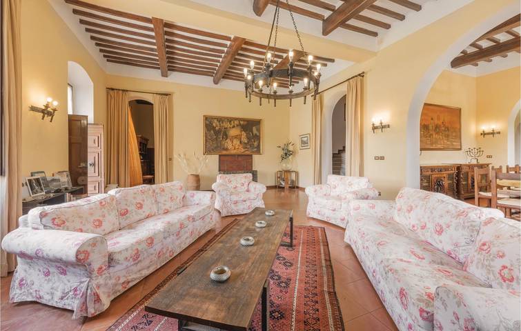 Appartamento con giardino a bordo piscina con parcheggio e cucina in Chianni, Costa degli Etruschi