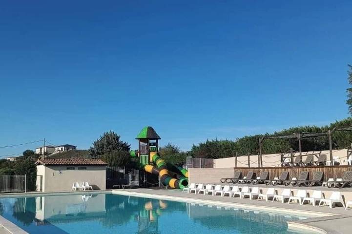 Mobil home pour 4 personnes à Lussas