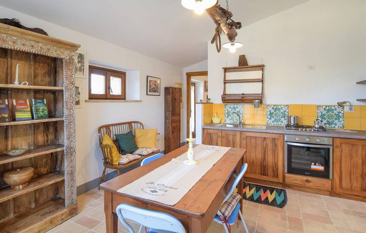 Accogliente appartamento con letto matrimoniale, parcheggio, giardino e internet in Todi, Perugia e dintorni