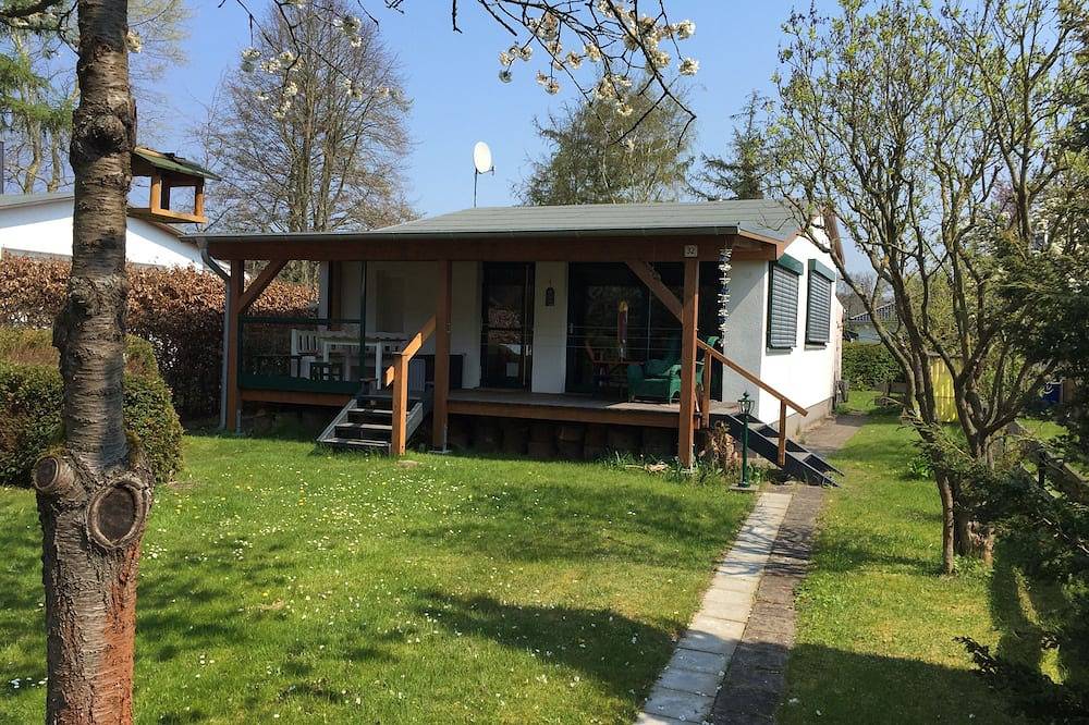 Holiday house 300 m to the beach, with garden, fully renovated in Graal-Müritz, Rostock and Surroundings