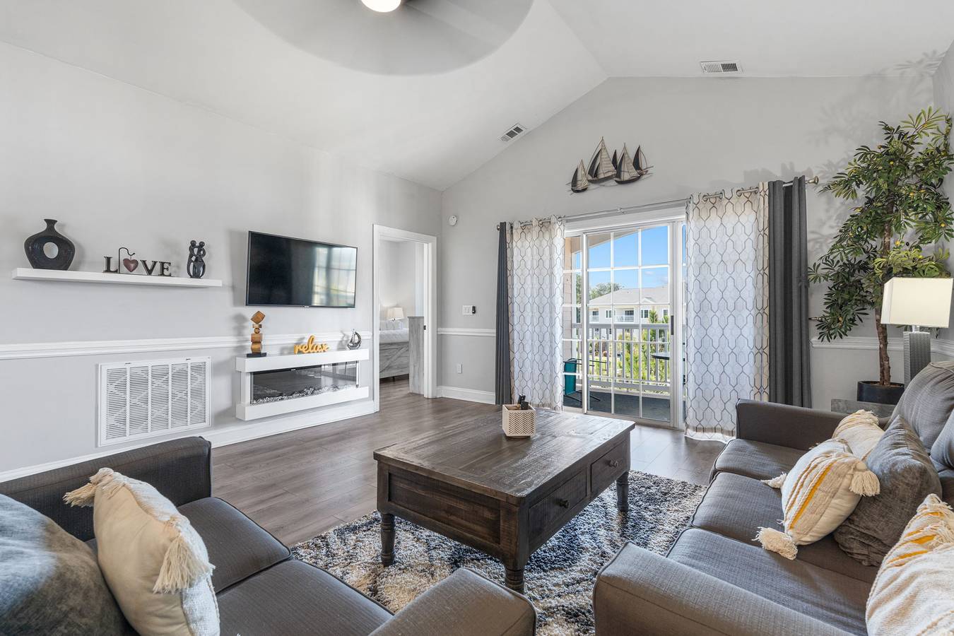 Geheel appartement, Luxury 3Br Golf Resort Condo with Digital Concierge, Pool, Near Beach in Grand Strand