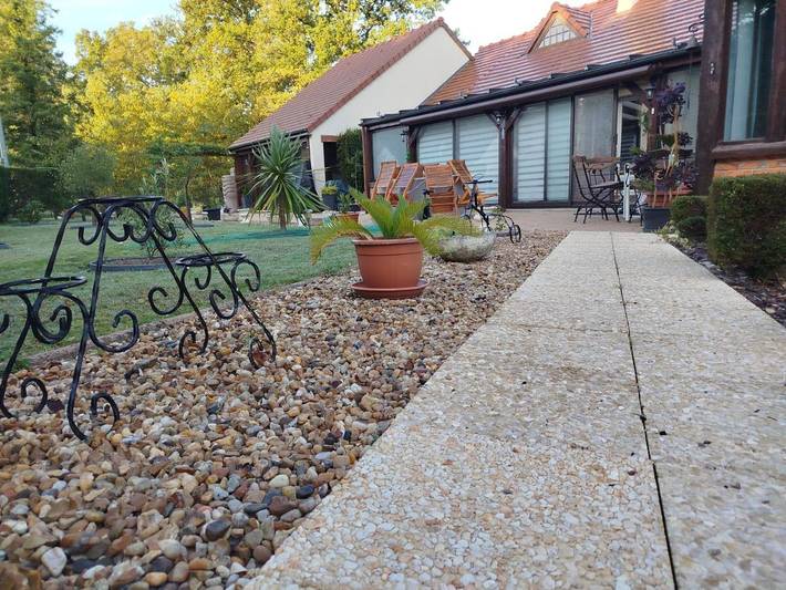 Appartement de vacances pour 8 personnes, avec jardin et vue ainsi que terrasse et piscine