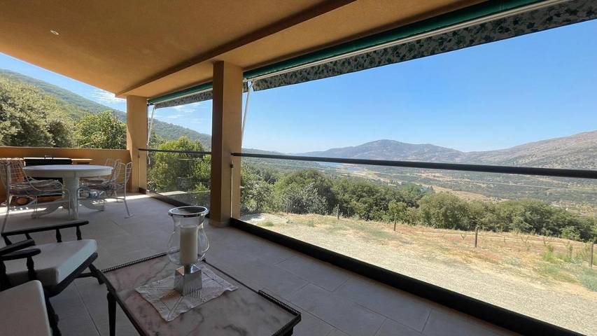 Casa rural para 4 personas, con vistas además de vistas al lago y jardín en Casas del Castañar - 4