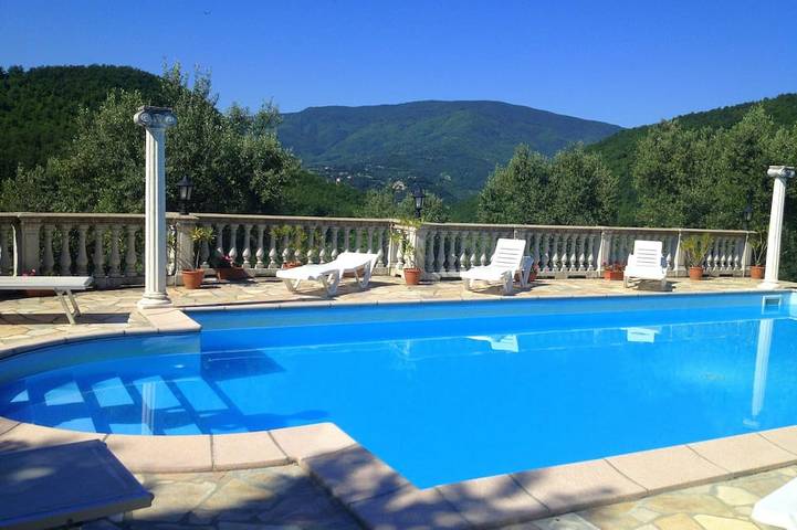 Ferienhaus für 2 Personen, mit Terrasse und Garten sowie Pool