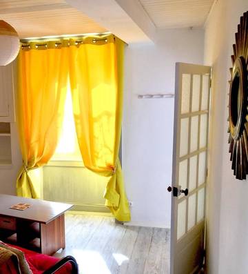 Gîte pour 2 personnes, avec jardin et vue, animaux acceptés à Javerlhac-et-la-Chapelle-Saint-Robert