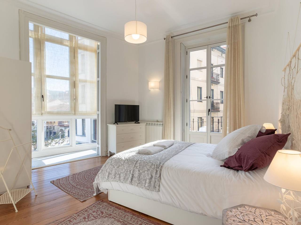 Ganze Ferienwohnung, Confort y Diseño con Vistas al Casco Viejo in Ibaiondo, Bilbao