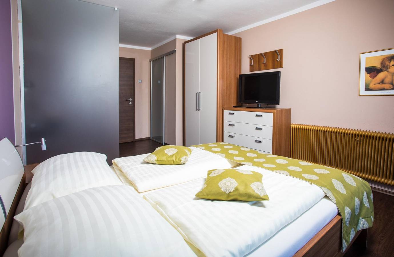 Doppelzimmer Seeblick mit Balkon in Karawanken und Bachergebirge, Finkenstein am Faaker See